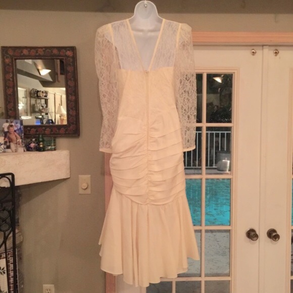 VINTAGE CREAM LEGENDS BY JUDY BERGER WEDDING DRESS - Picture 3 of 3